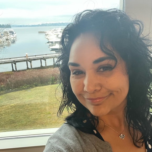 Meet your Posher, Crystal - Picture 2 of 2